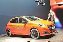 Neue Ausstattungslinien und Farben kennzeichnen den aktualisierten Peugeot 208 frischer erscheinen. Foto: Zbigniew Mazar/dpp-AutoReporter